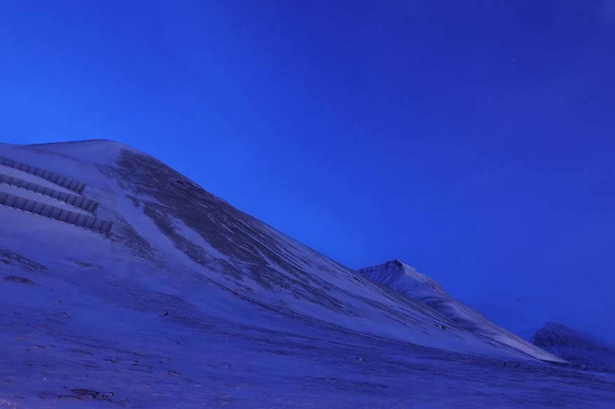 Blue light in February in Svalbard