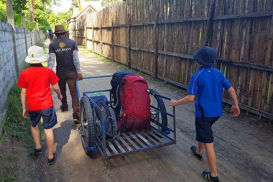 Viajar con niños: llevar equipaje ligero