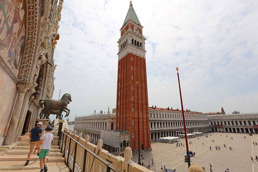 Venedig Campanile set fra Markuskirkens terrasse