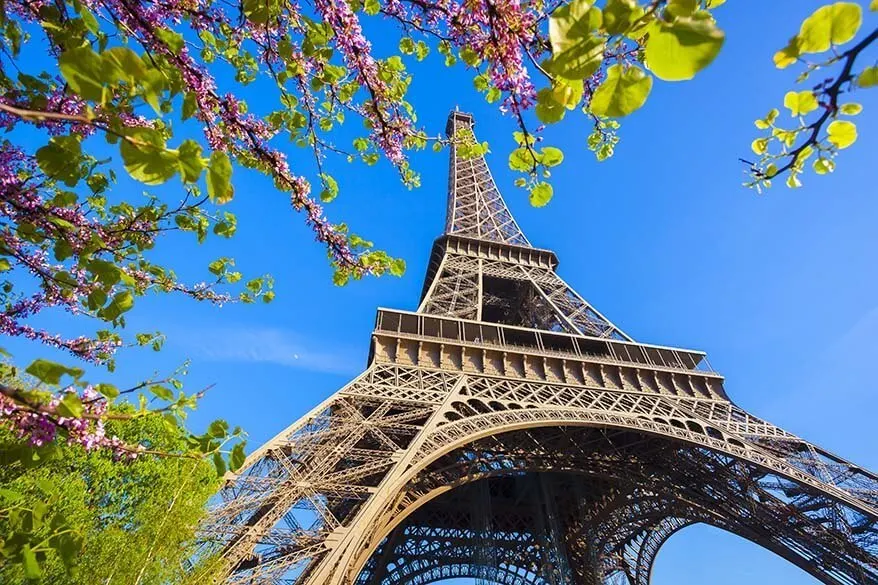 Eiffel tower in Paris in the spring