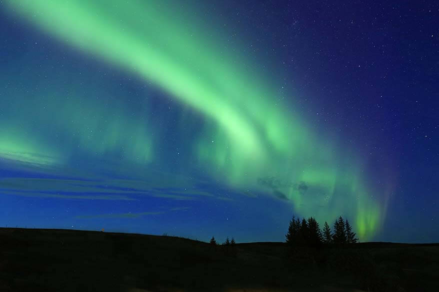 Aurora boreal cerca de nuestro hotel en la costa sur de Islandia
