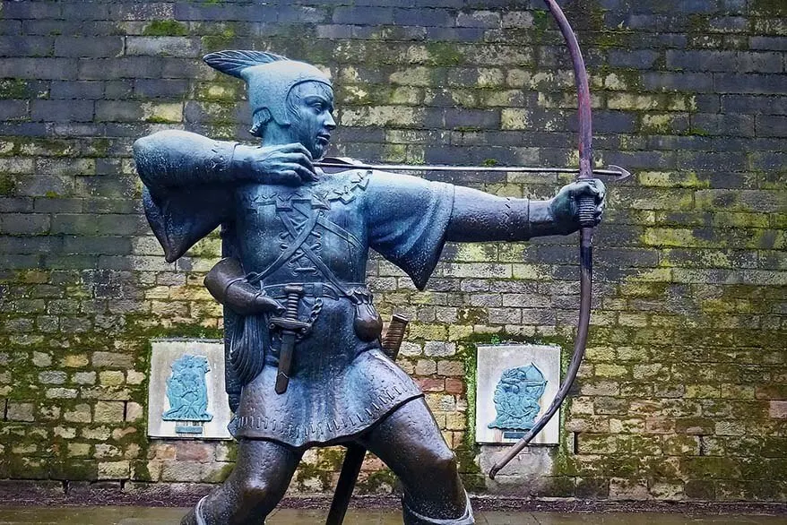 Robin Hood statue in Nottingham UK