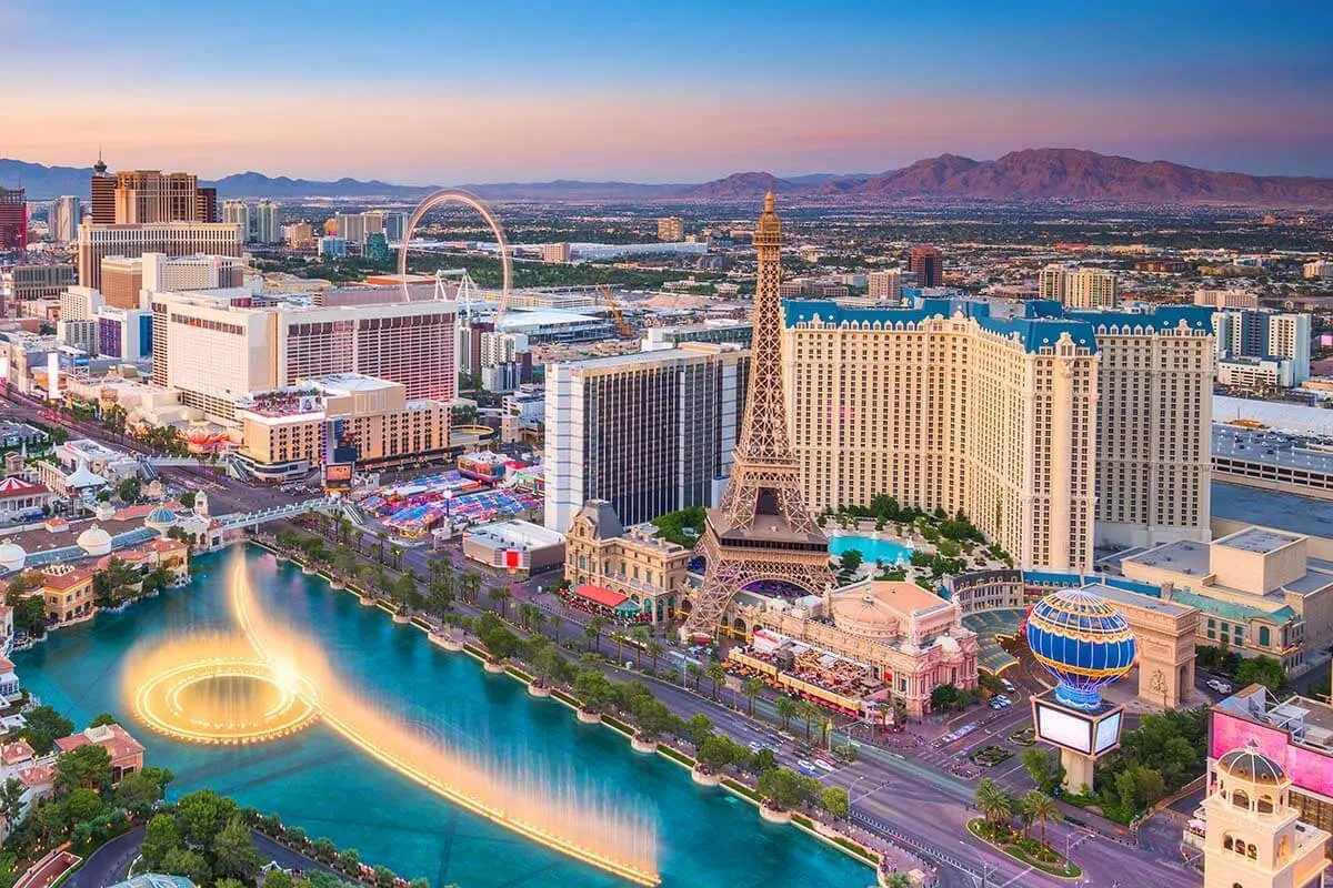 PARIS LAS VEGAS - Las Vegas Strip, Nevada - On The Beach