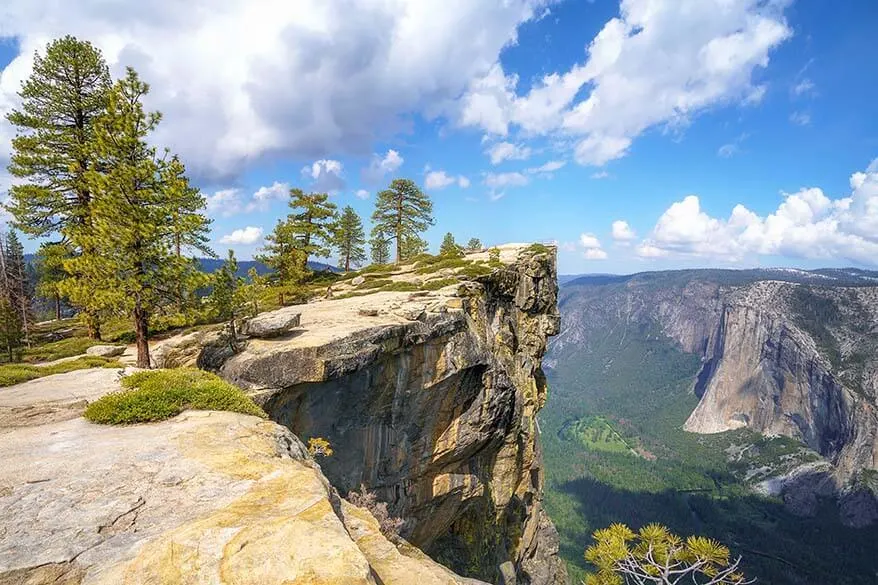 Taft Point hike in Yosemite