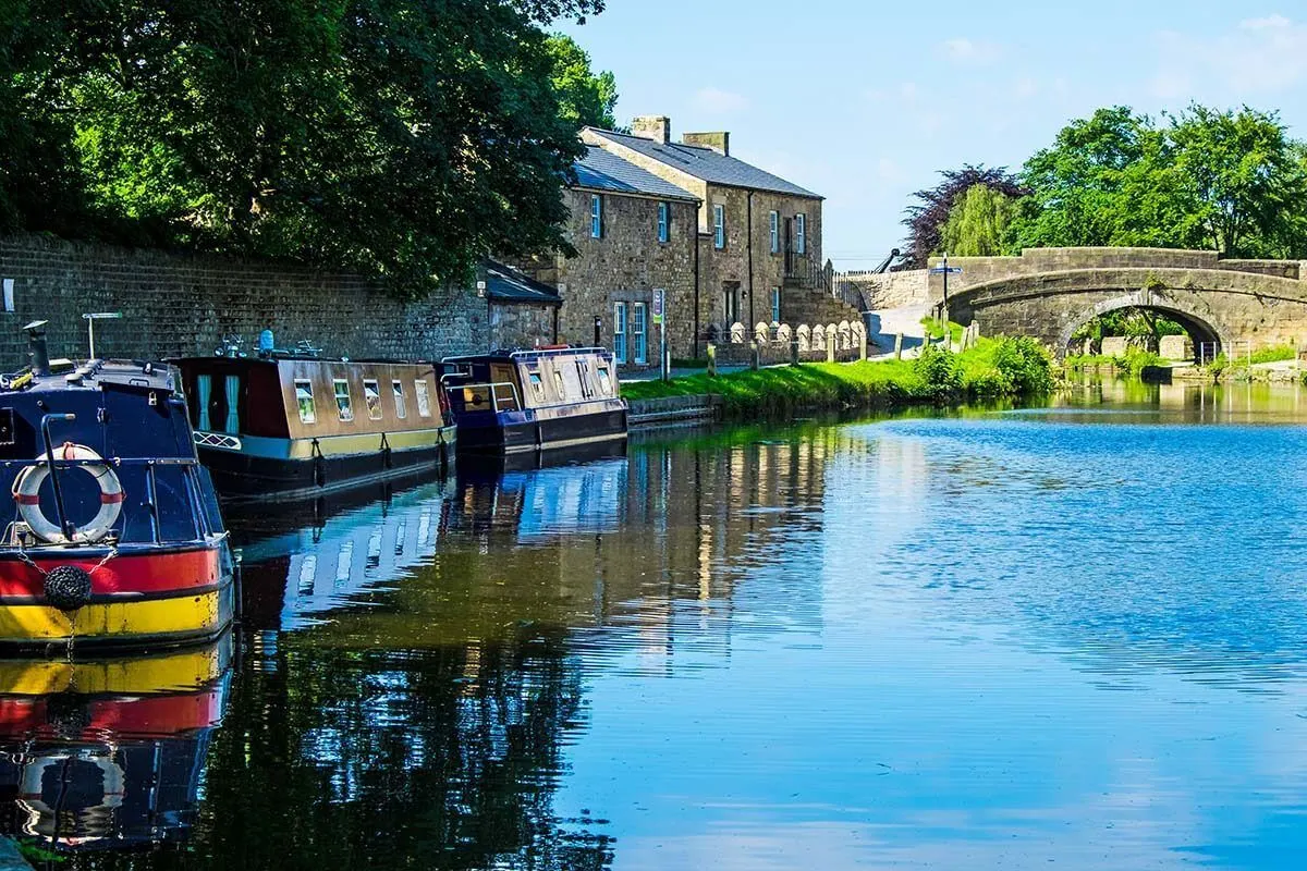 Lancaster Canal, boats, and a stone bridge