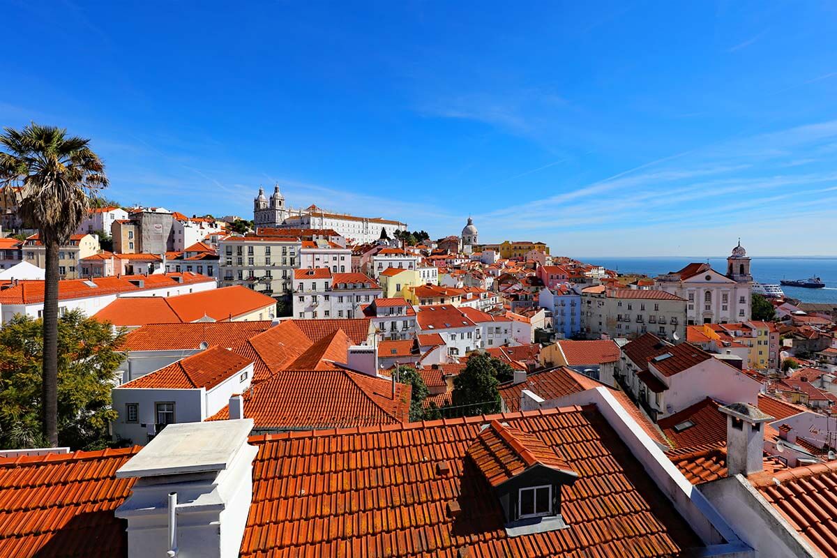 Miradouro de Santa Luzia is must see in Lisbon!