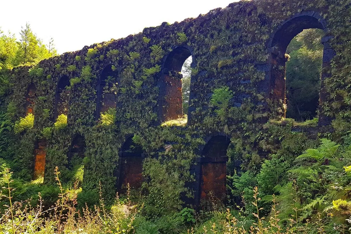 Muro das Nove Janelas aqueduct in Sete Cidades, Azores