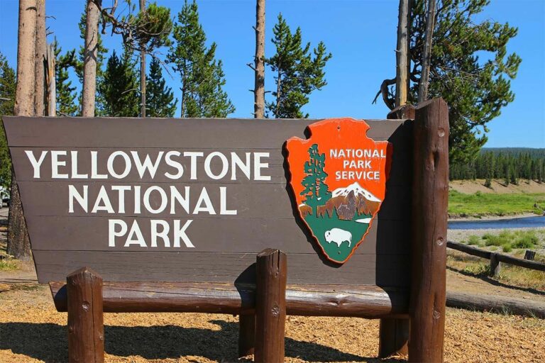 Best towns to stay and best hotels near Yellowstone National Park