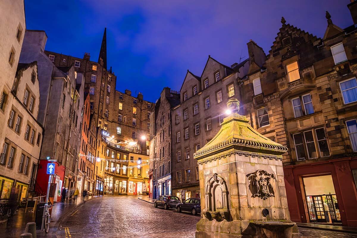 Cobbled street in Edinburgh old town
