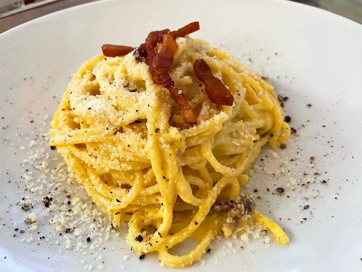 Spaghetti Carbonara at La Locanda di Pietro restaurant near the Vatican in Rome