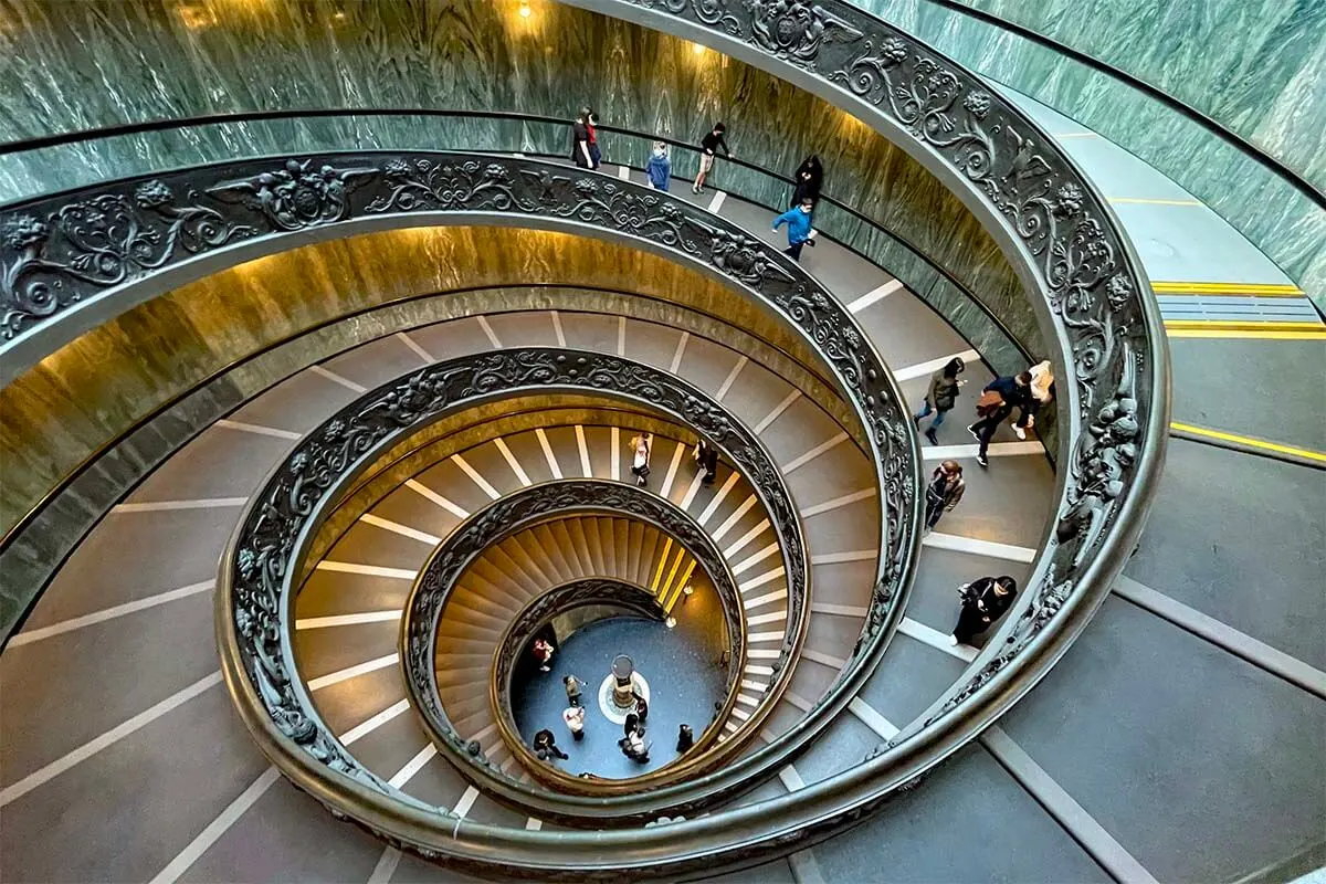 Escalera del museo del Vaticano