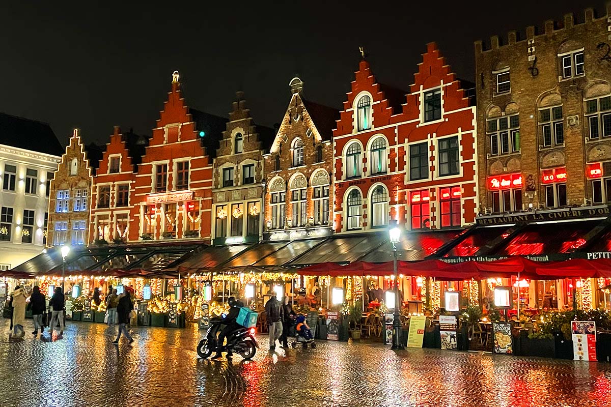 Bruges Christmas Market & Winter Glow (+2022 Dates, Tips & Info)