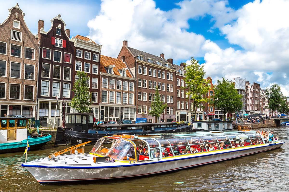 Canal cruise - is one of the must do things in Amsterdam