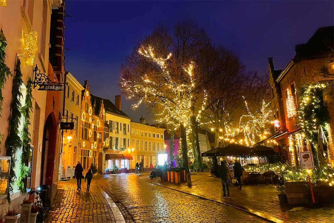 Bruges Christmas Market - Winter Glow (+2023-2024 Dates, Tips & Info)