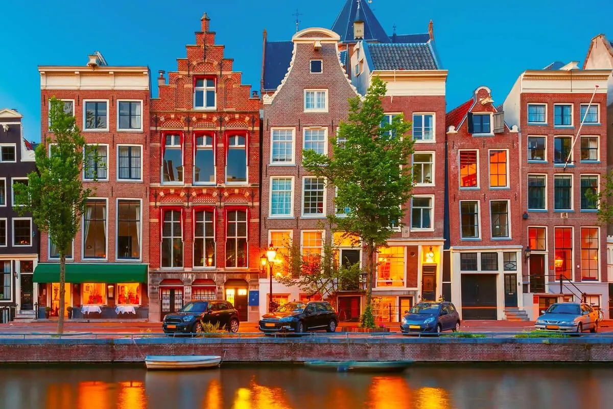 What to see and do in Amsterdam - a walk along the Grachtengordel canals is a must