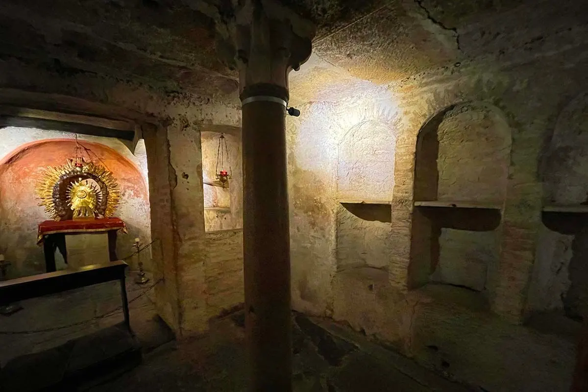 Cripta de Adriano bajo la iglesia de Santa María en Cosmedin en Roma