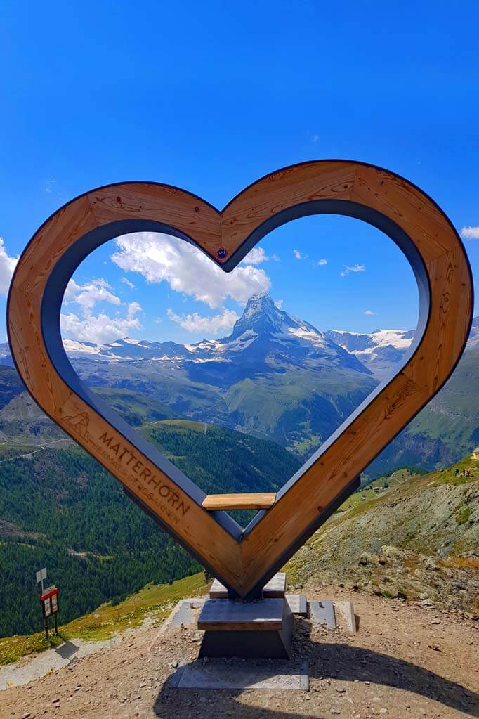 Heart-shaped photo frame with Matterhorn view from Blauherd