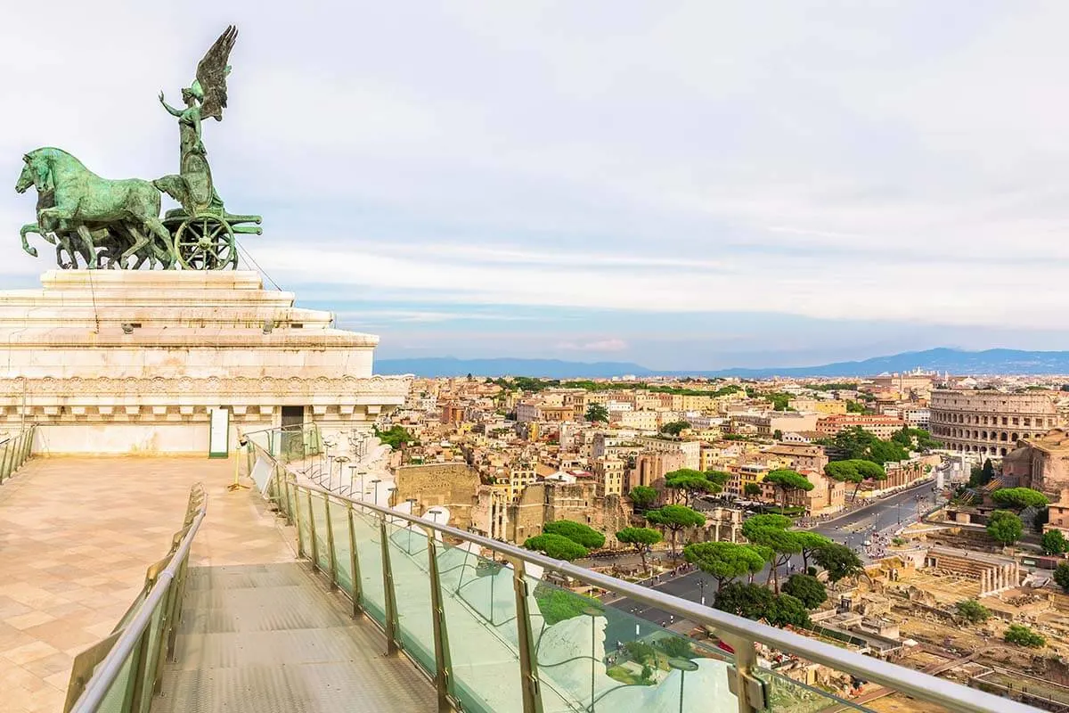 Vistas de la ciudad de Roma desde la azotea del Altar de la Patria