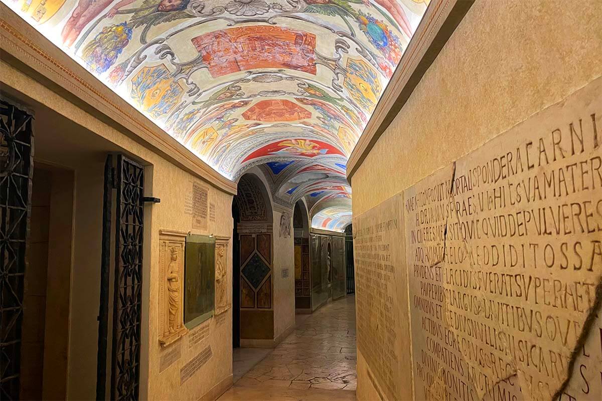 Vatican Grottoes and Papal tombs - Rome underground places