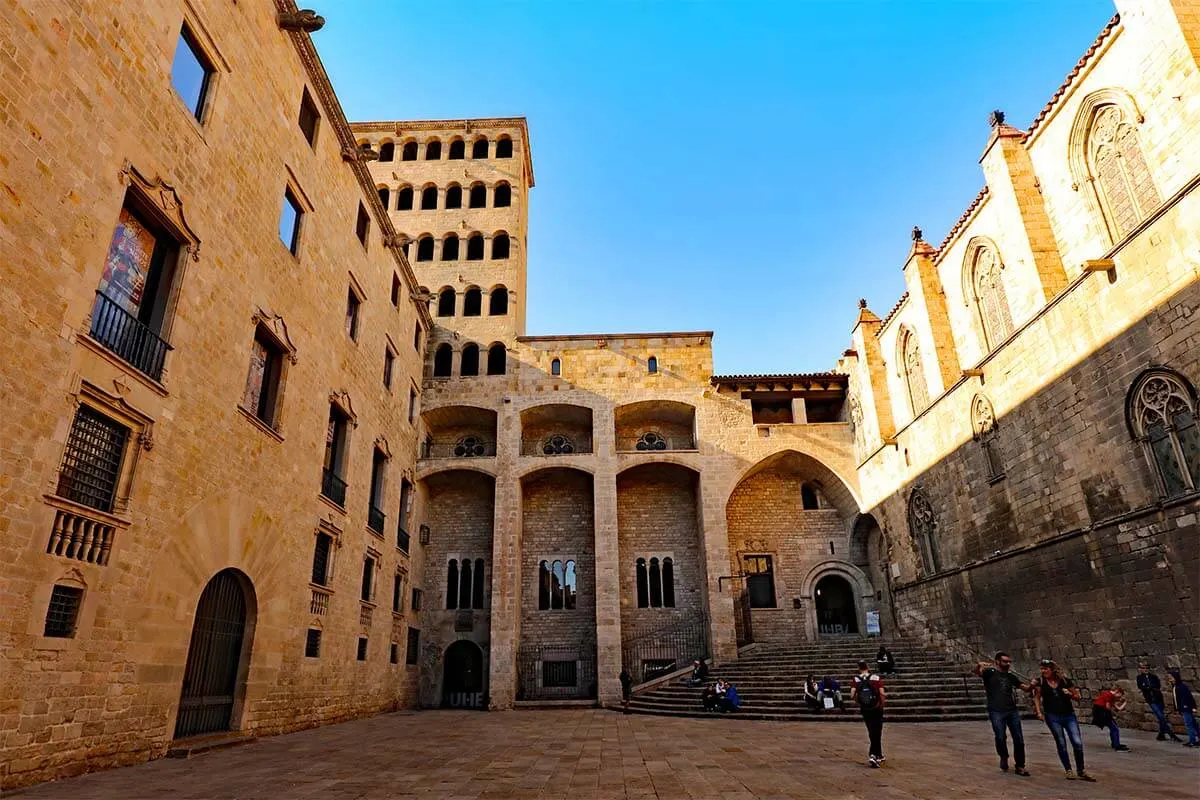 Barcelona History Museum (MUHBA) and Placa del Rei square