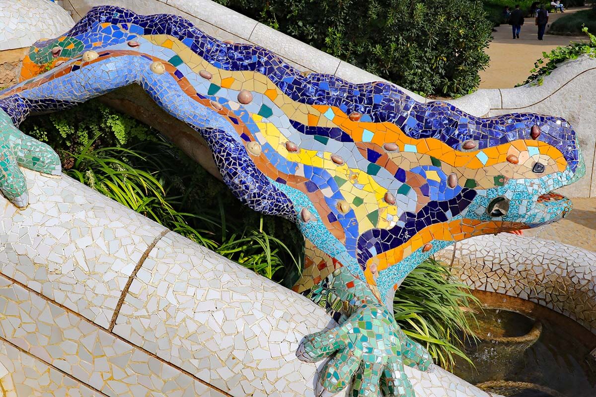 Colorful lizard sculpture at Park Güell in Barcelona