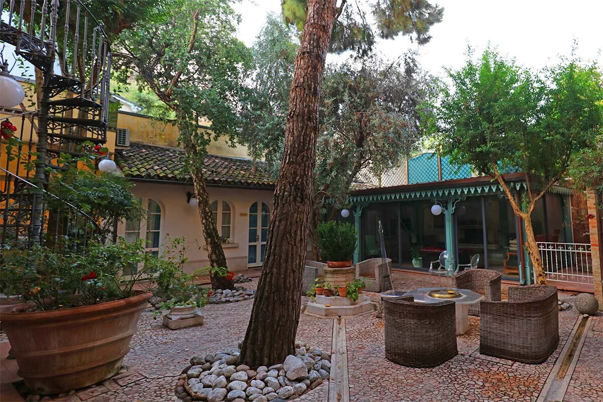 Courtyard at Chez Papa hotel in Ravenna Italy