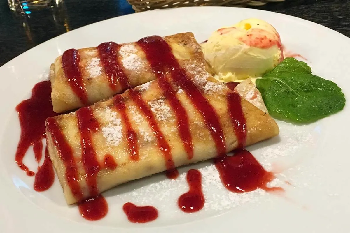 Lietiniai su varske - Lithuanian filled pancakes