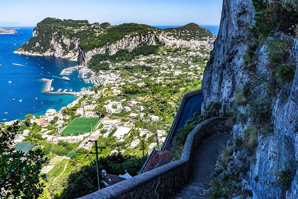 Escaleras Fenicias en Anacapri en la isla de Capri