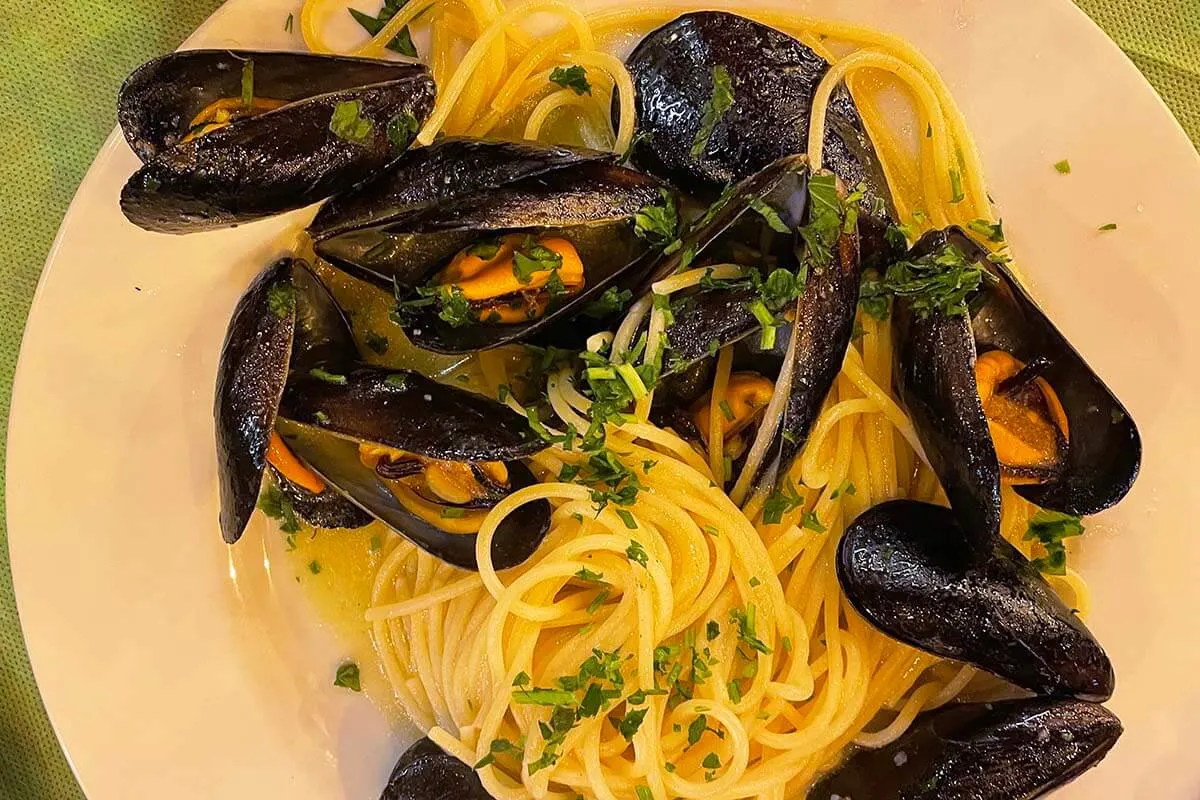 Spaghetti alle cozze in Naples