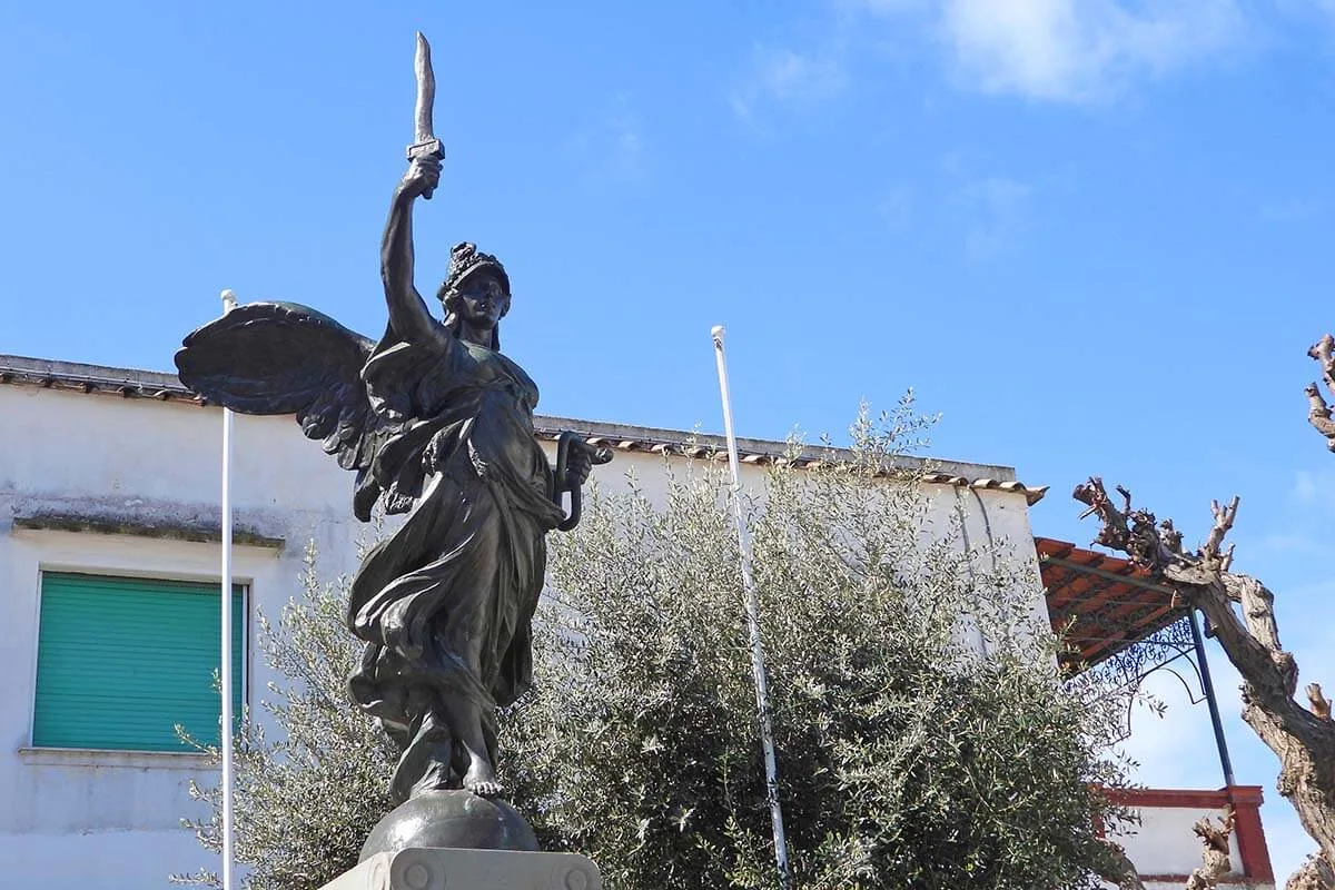 Statue on Piazza della Vittoria in Anacapri