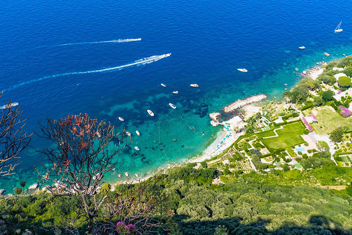 Vista desde la escalera fenicia de Capri