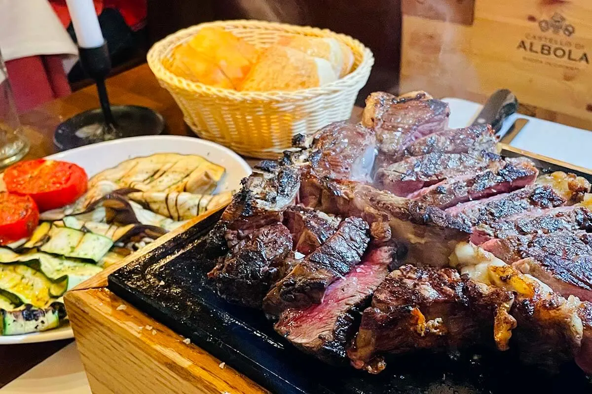 Florentine steak (Bistecca alla Fiorentina) in Trattoria Dall'Oste in Florence