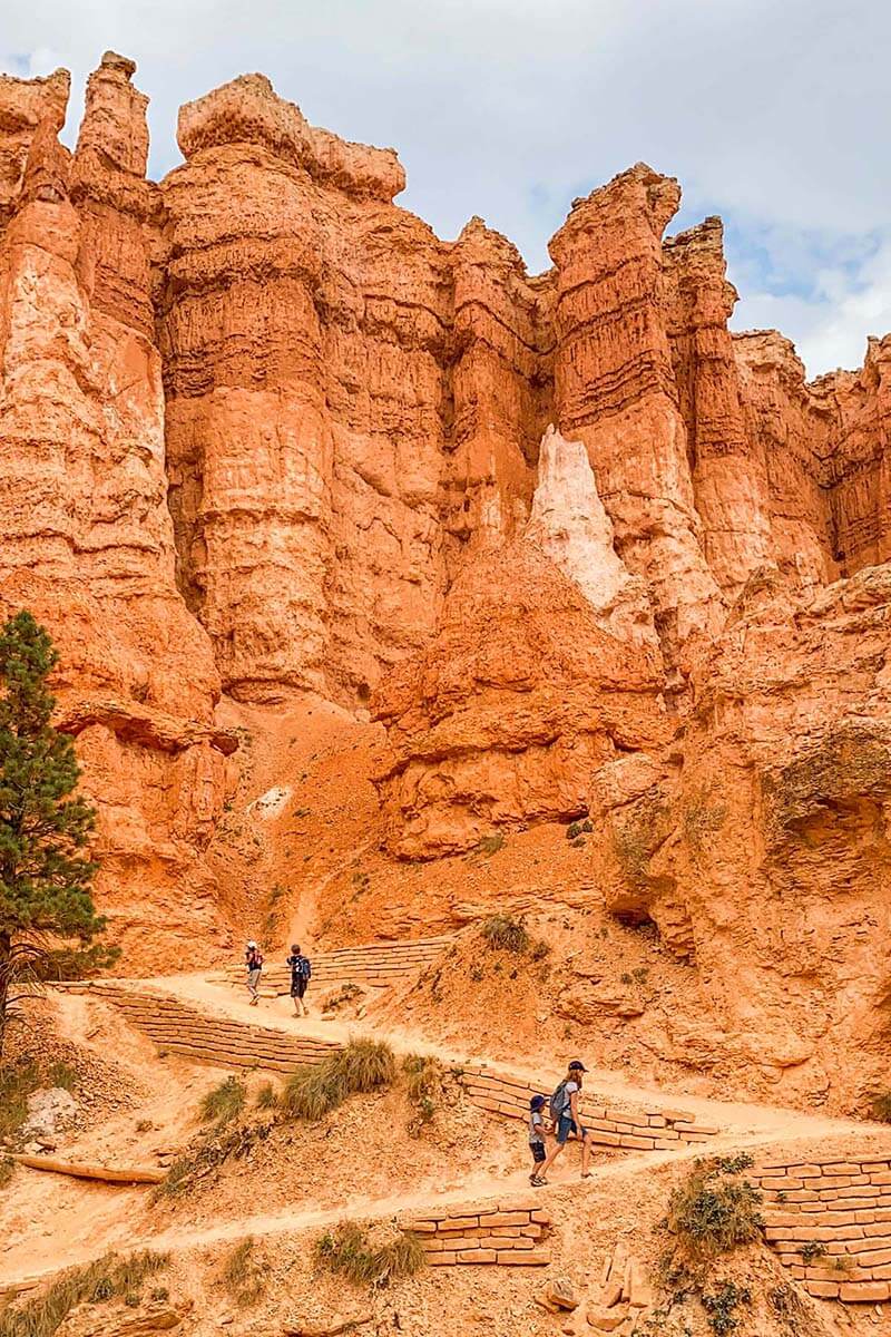 Queen's Garden - Navajo Loop trail in Bryce Canyon National Park Utah