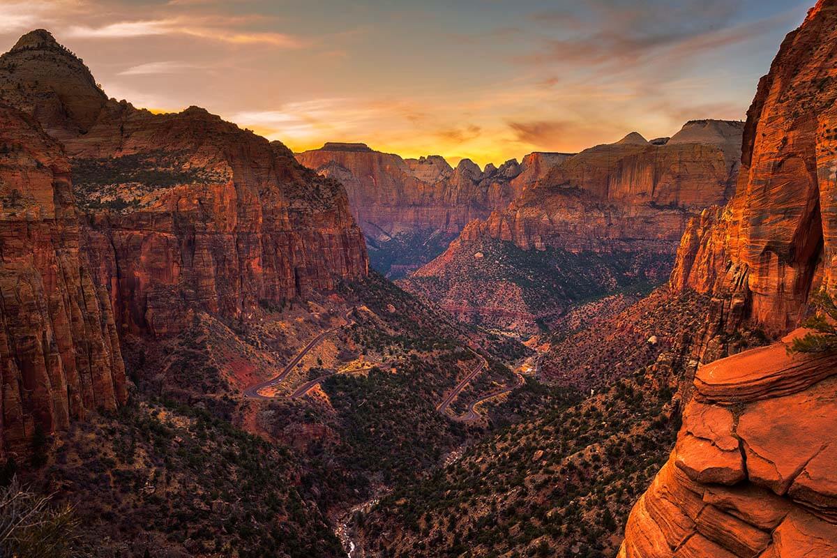 Zion NP Canyon Overlook at sunset