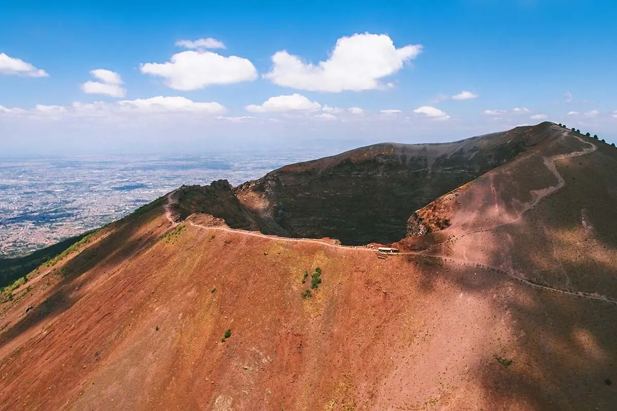 The Great Cono loop hike around Mt Vesuvius crater