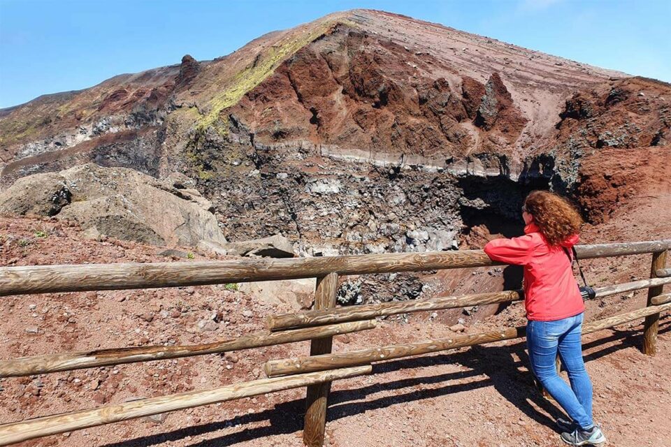how to visit vesuvius by car