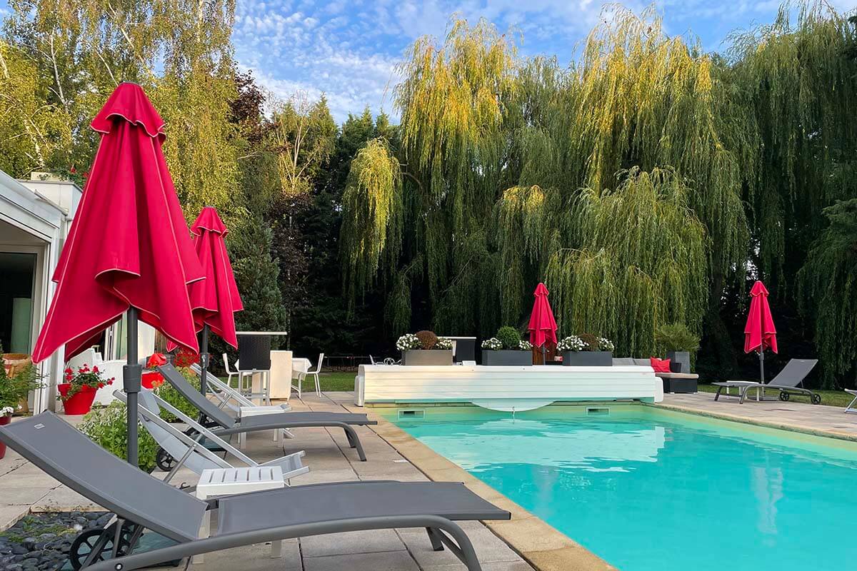 Hôtel Les Jardins d'Adalric in Obernai - swiming pool and garden