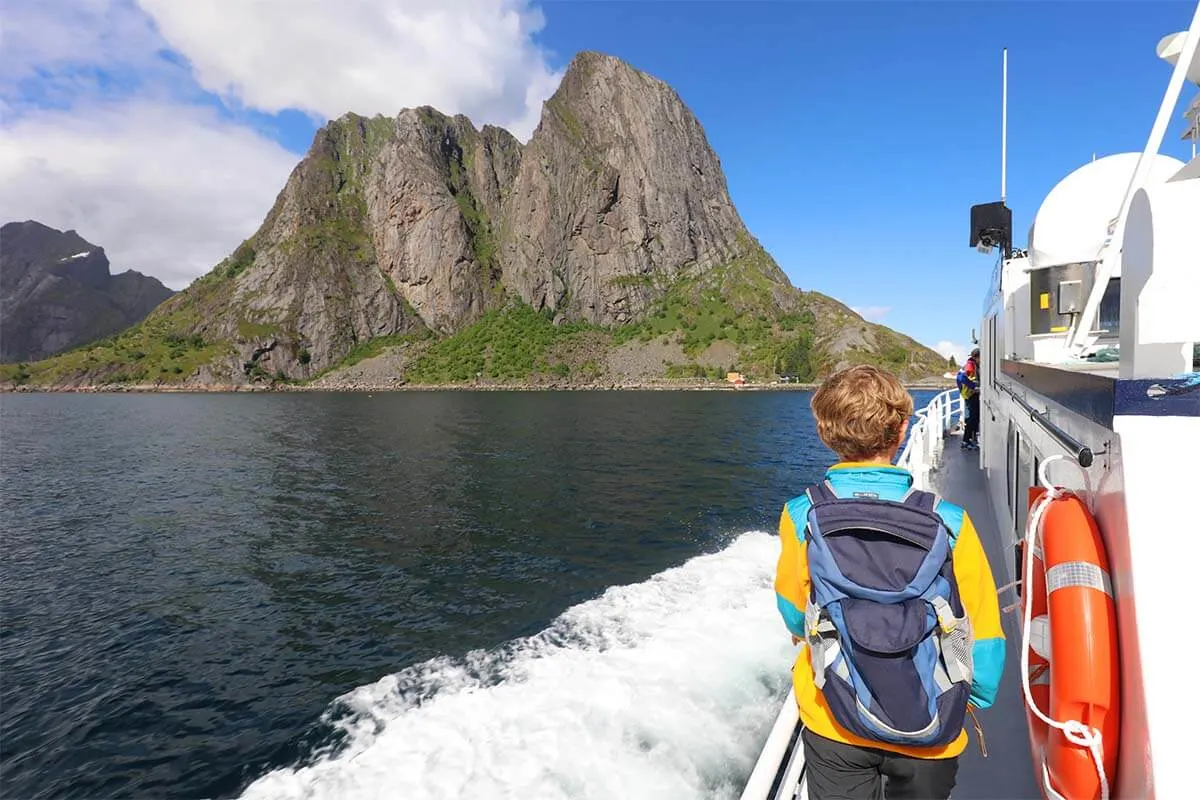 Lofoten boat trip on Reinefjorden