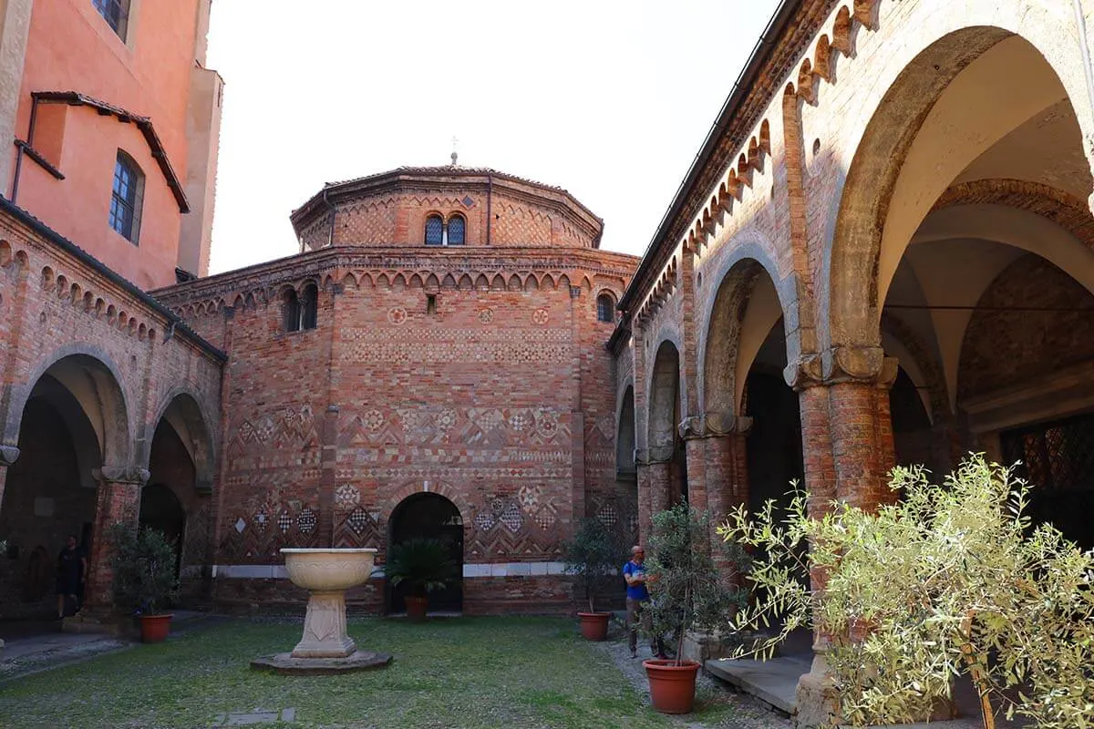 The Courtyard of Pilates - Bologna Seven Churches