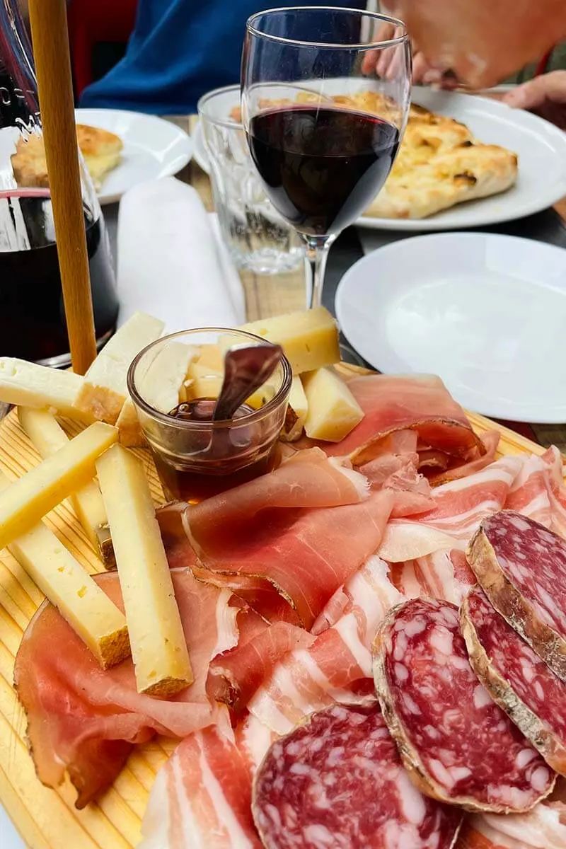Italian cheese and charcuterie board at Bistrot Antichi Sapori restaurant in Bellagio
