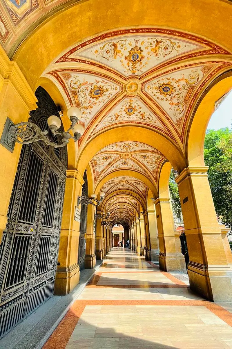 Porticoes of Bologna - Piazza Cavour