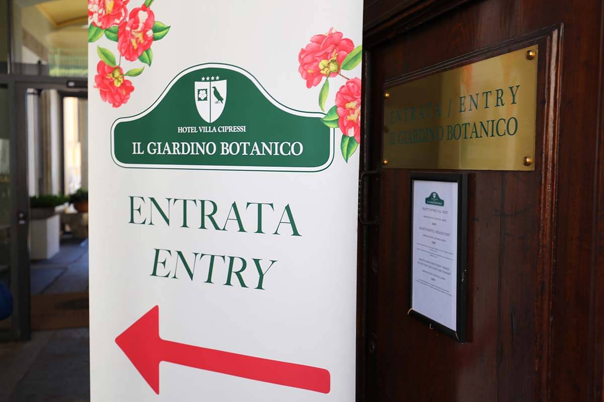Botanical Gardens entrance sign at Villa Cipressi in Varenna