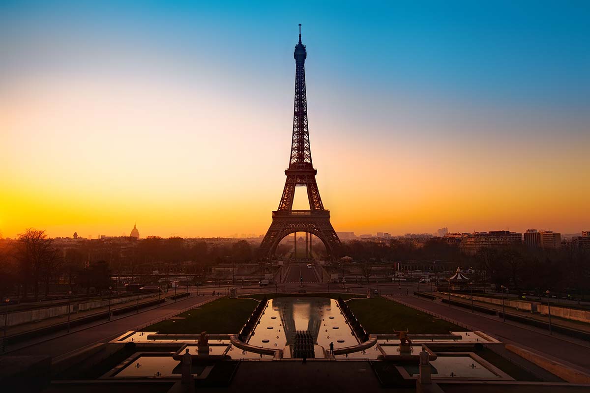 Eiffel Tower sunrise view from Trocadero