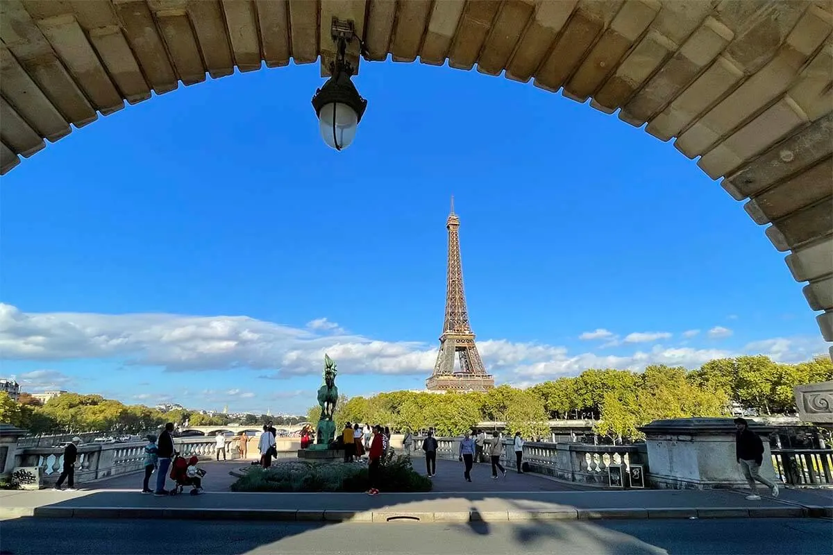 Eiffel Tower view from Pont de Bir Hakeim in Paris