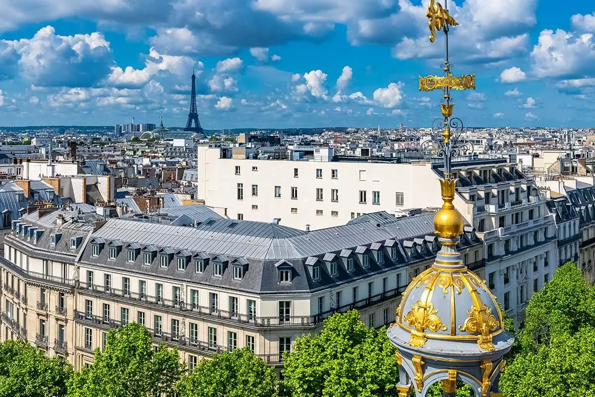 Tejados de París y vistas del horizonte desde la terraza de los grandes almacenes Printemps
