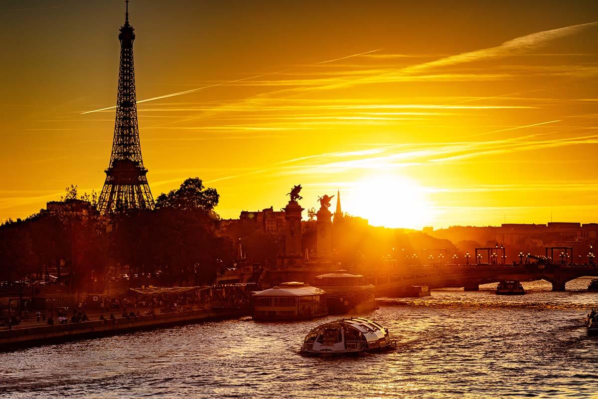 Paris sunset cruise on River Seine with view on Eiffel Tower