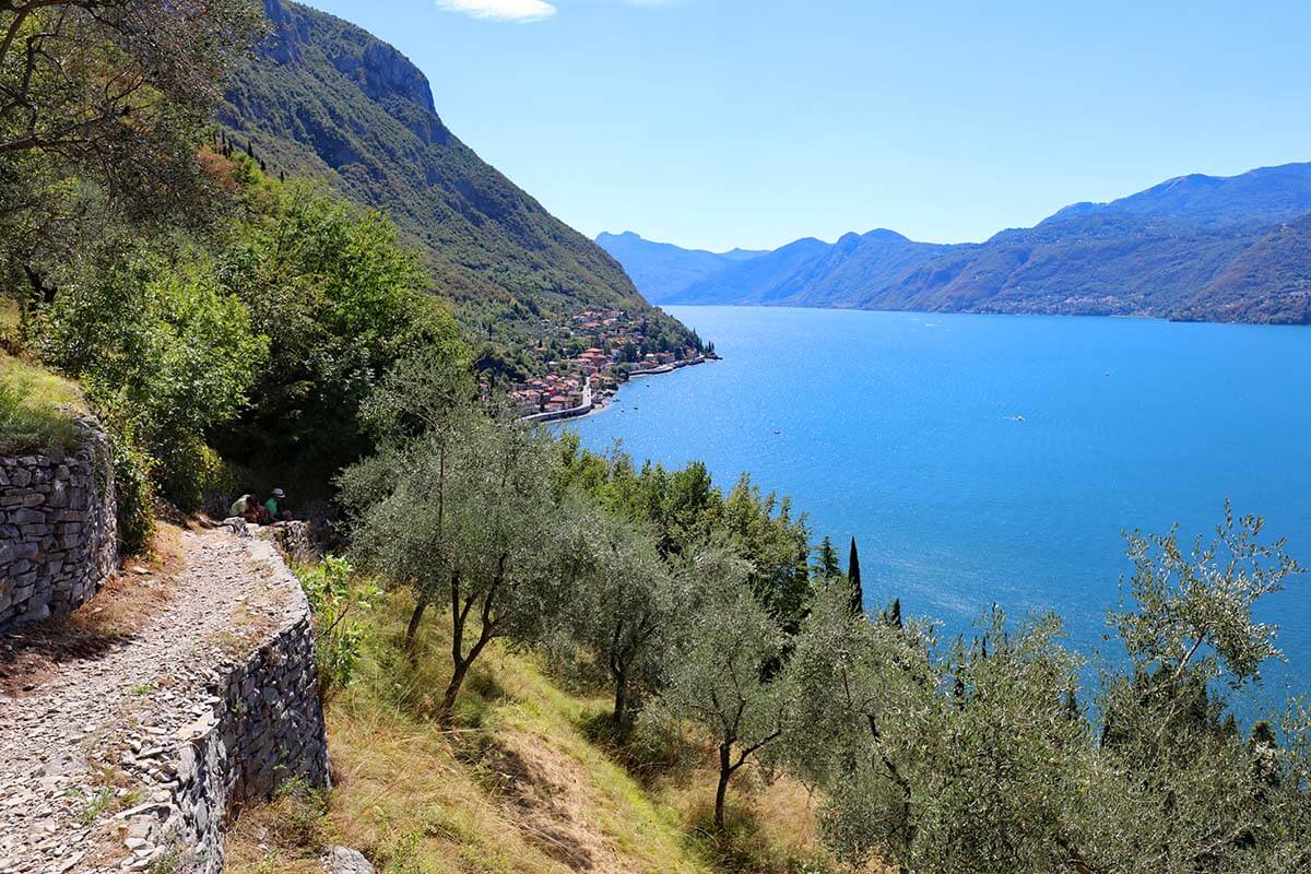 Sentiero del Viandante (Path of the Wayfarer) hiking trail in Varenna Italy