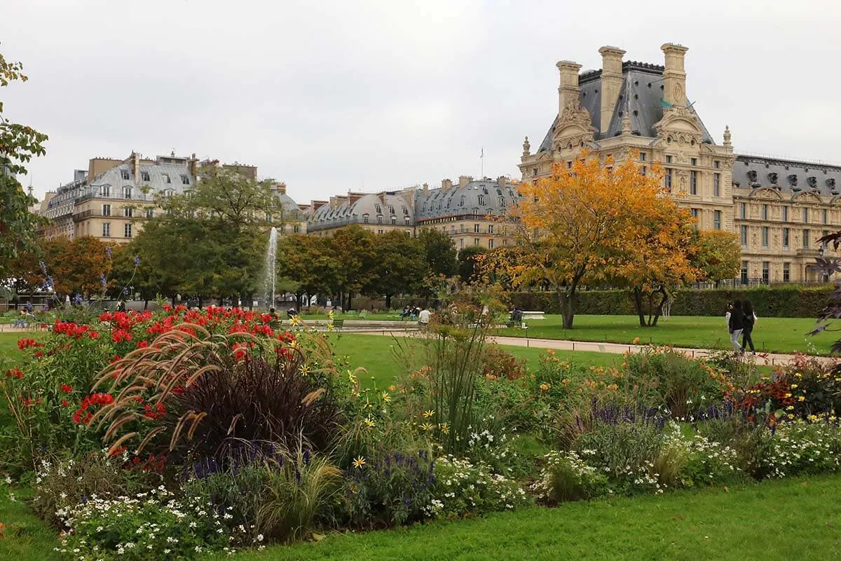 Jardín de las Tullerías en París en octubre