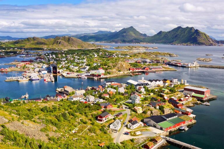 Where To Stay In Lofoten 2024: Best Towns & Hotels (+Helpful Tips)