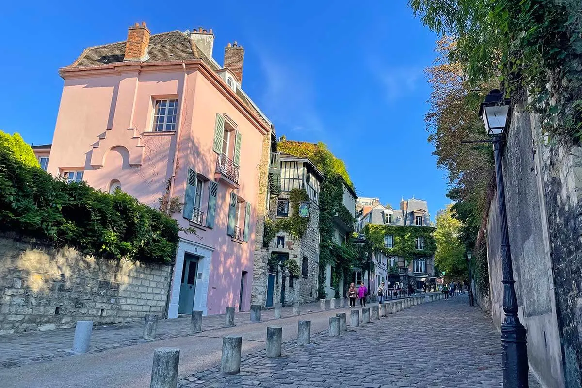 Rue de l'Abreuvoir - most beautiful street in Montmartre